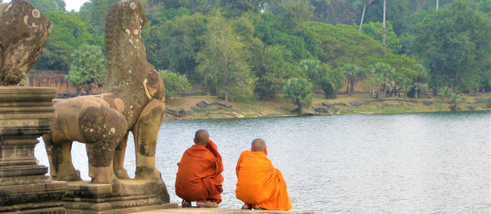 Les moines boudhistes a Siemriep Tamtours min